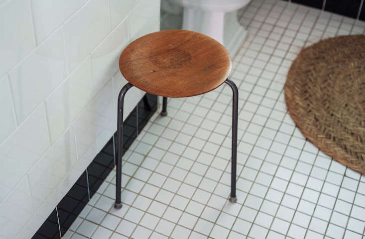 sarah-lonsdale-rental-house-bathroom-danish-stool-straw-mat-Remodelista
