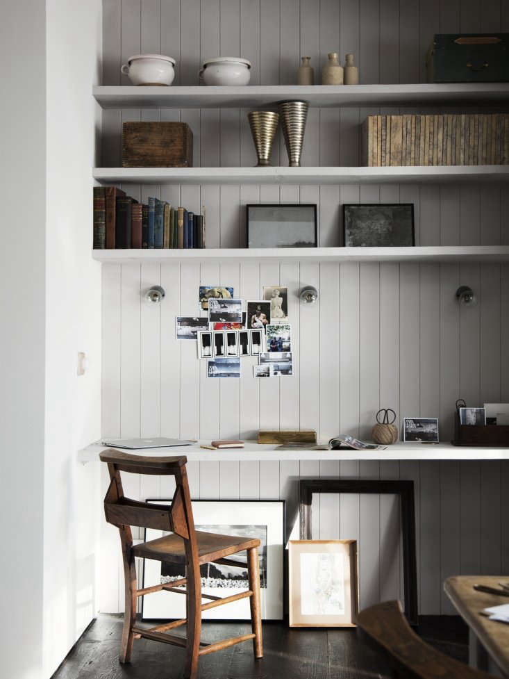 Built-in desk in London kitchen alcove designed by Mark Lewis. Rory Gardiner photo.