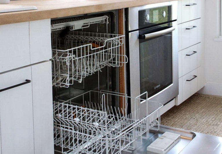 How to clean a dishwasher. Justine Hand for Remodelista.